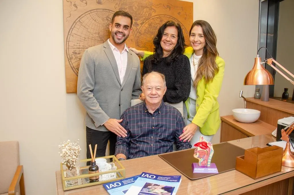 Equipe de otorrinolaringologistas da Clínica Sinus Prime no consultório